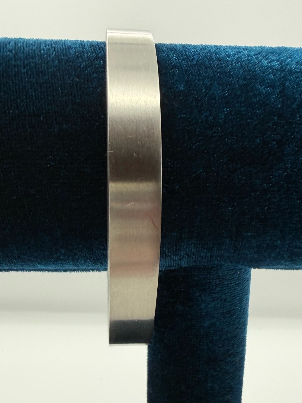 Minimalist Silver-Tone bangle Bracelet with clasp